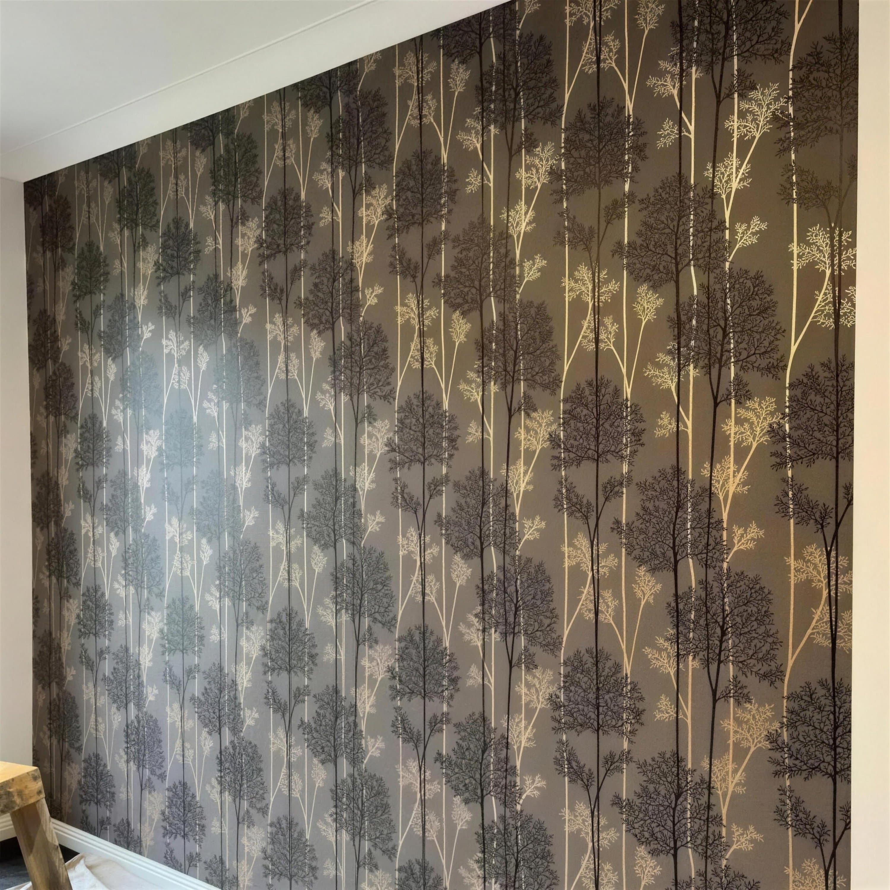 Botanical feature wallpaper, Wallpaper Installation